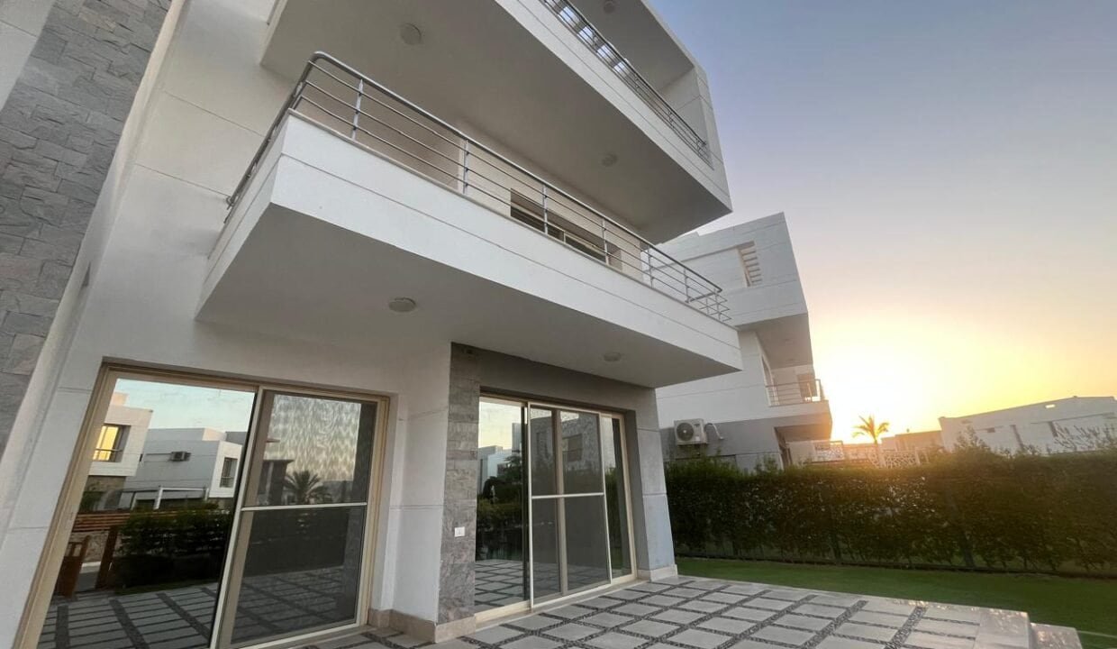 Modern villa with large terrace and sea view in Hurghada.