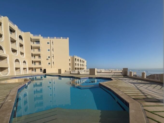 Modern sea view apartment complex with pool in Hurghada.